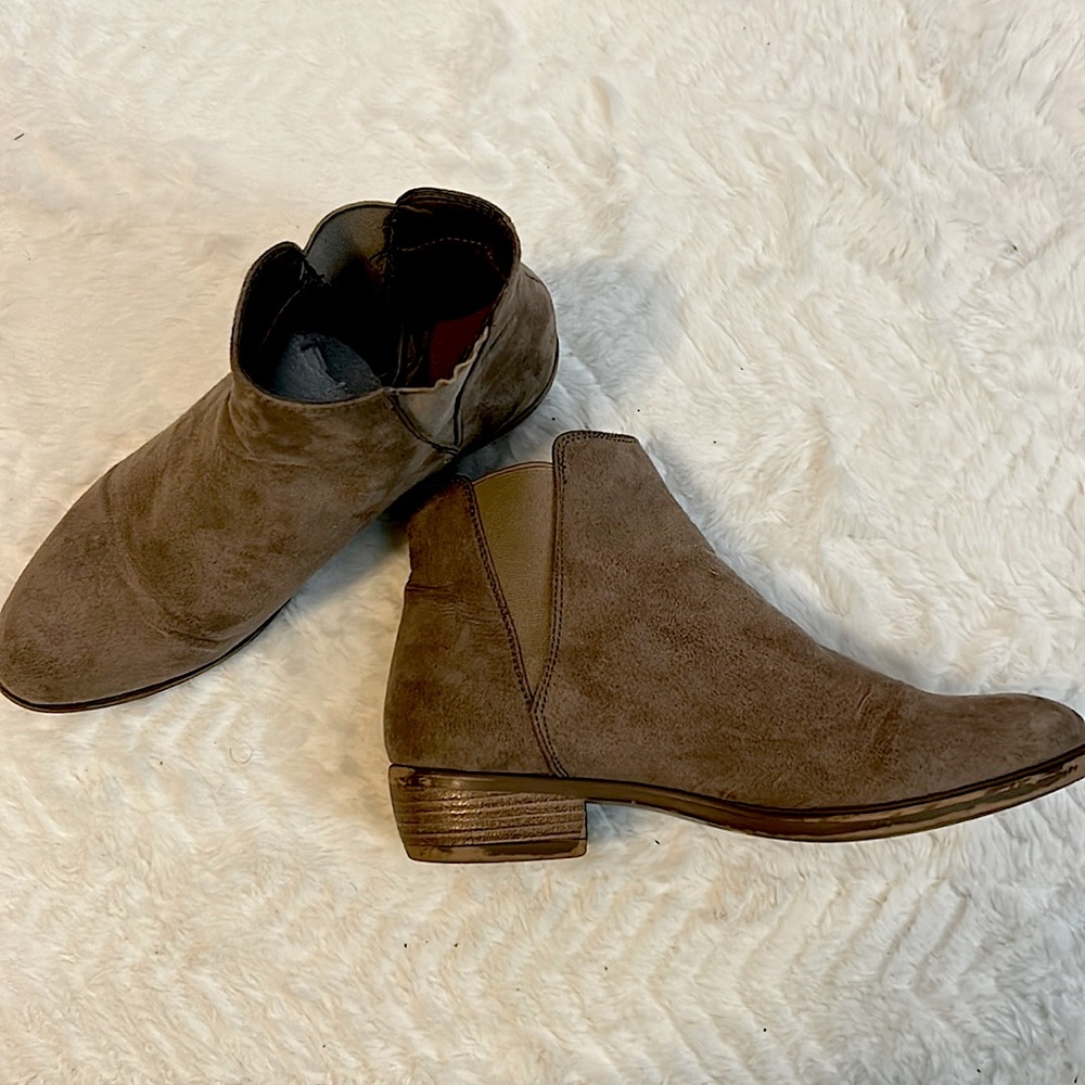 Tan vintage ankle boot size 8W